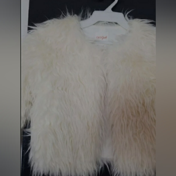 Cat And Jack IVORY FAUX fur Coat Jacket Girl 4 / 5 - Picture 2 of 4